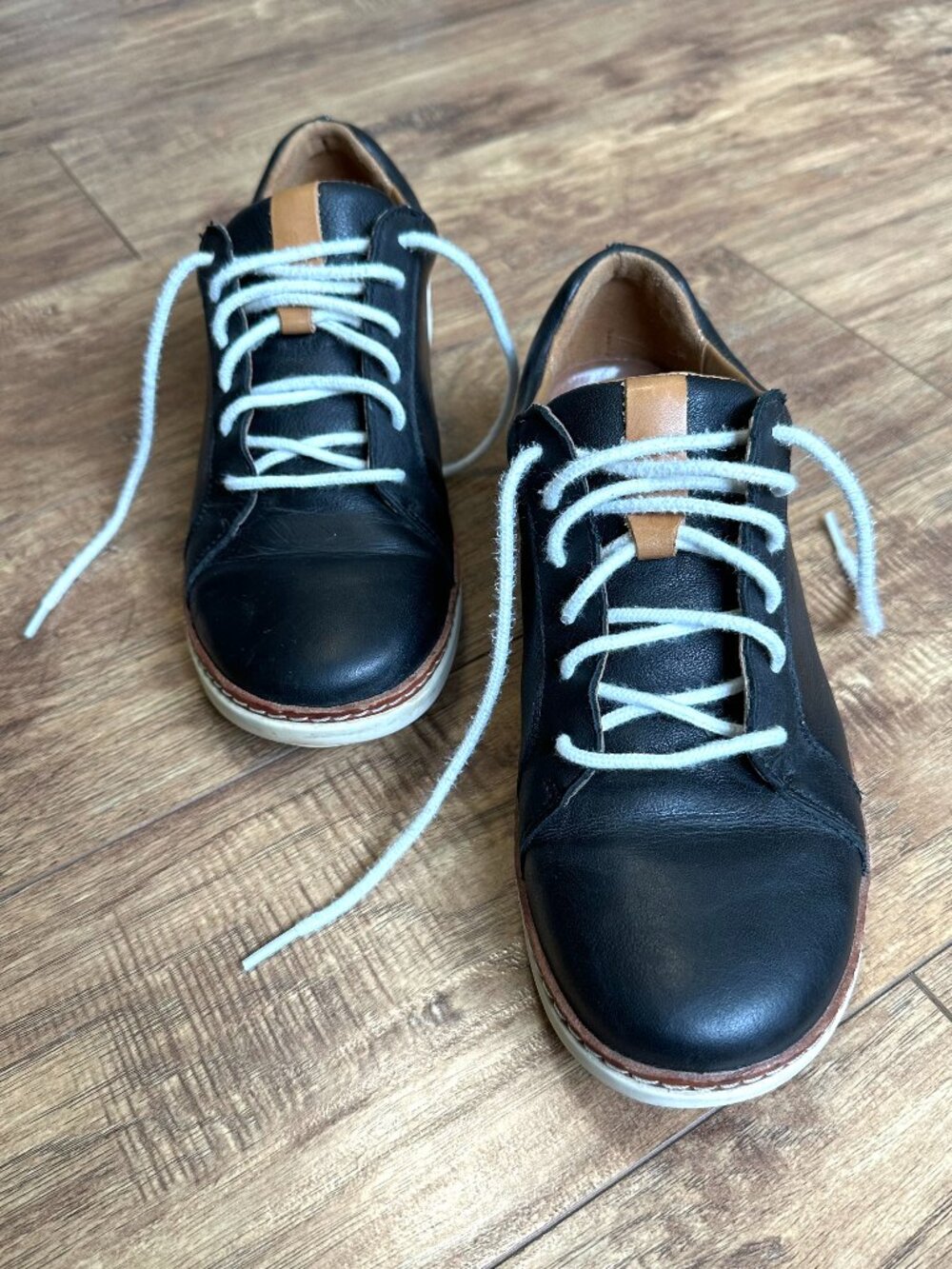 Clarks l black & tan leather runners l Women's 8.5 M l pre-owned